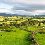 Snowdrop, An Eco And Dog Friendly With Hot Tub, 10 Minutes To Ullswater بيت للعطل Penruddock